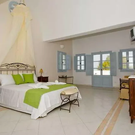 Jojo Beach & Bar Hotel 3*