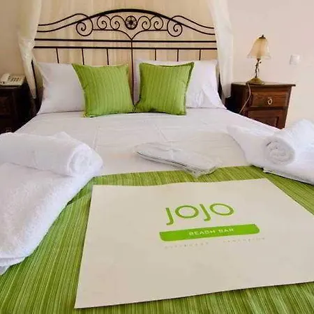 Jojo Beach & Bar Agios Georgios (Santorini)
