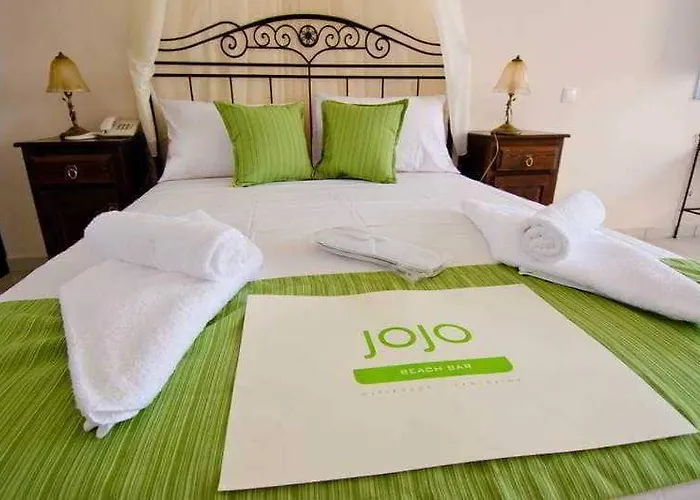 Jojo Beach & Bar Agios Georgios (Santorini)